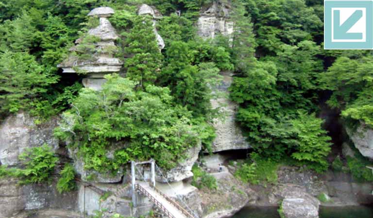 塔のへつり 行き方