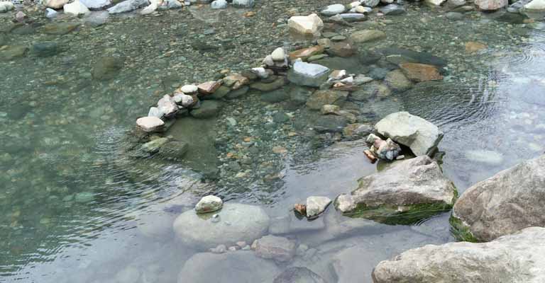 秋山郷「切明温泉」混浴露天風呂・河原の手掘り野天風呂